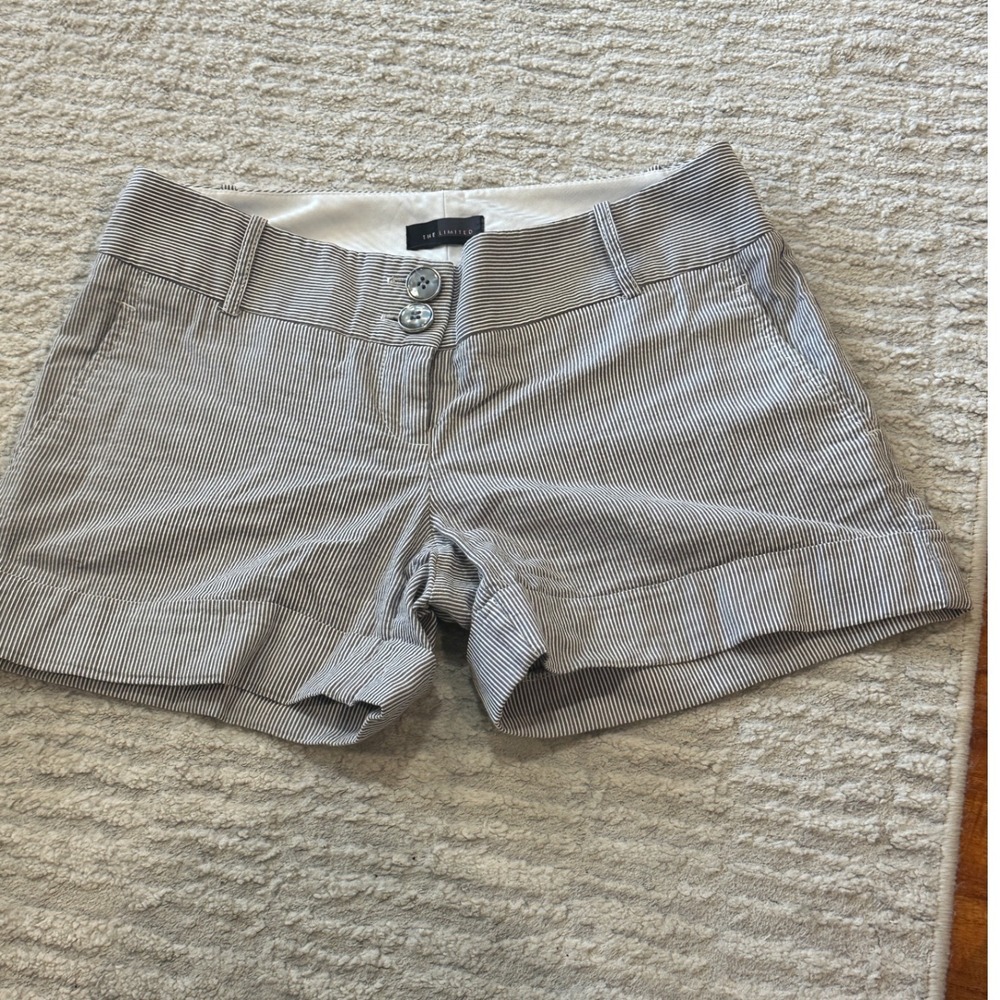The Limited Womens Grey White Pinstripe Cuffed Shorts Size 0 Double Button Rise